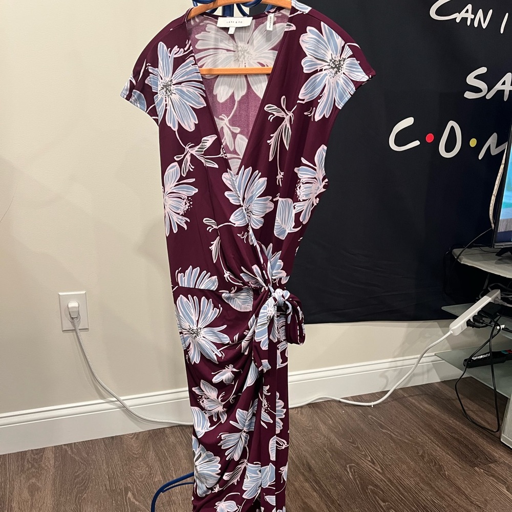 Lark & Ro Floral Wrap Sleeveless Dress size Large.